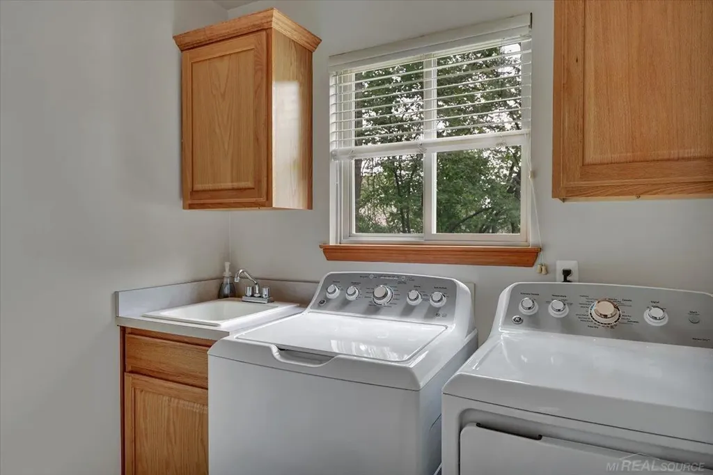 15634 Corso Drive Clinton Charter Township MI 48035