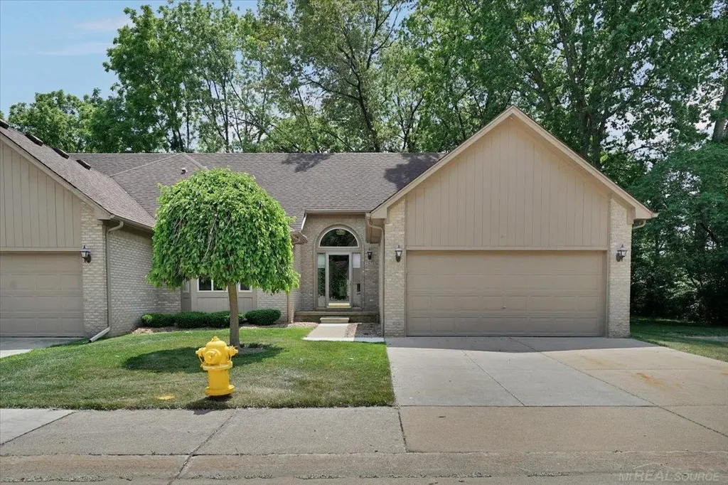 15634 Corso Drive Clinton Charter Township MI 48035