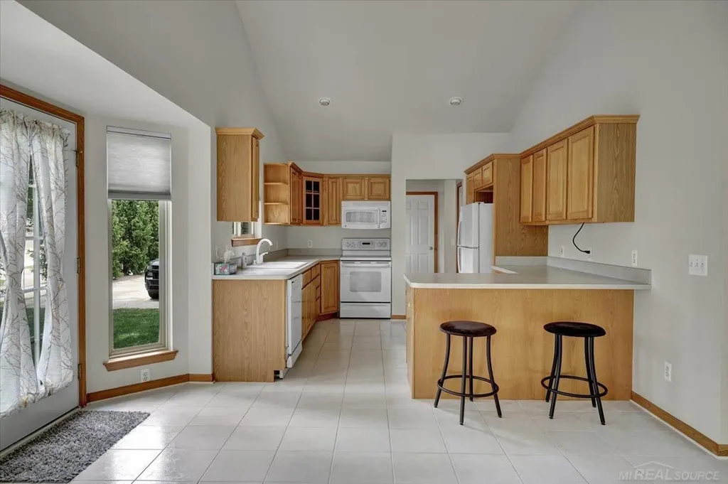15634 Corso Drive Clinton Charter Township MI 48035