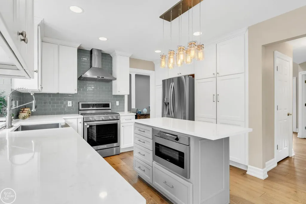 3007 Shorewood Boulevard Fort Gratiot Charter Township MI 48059
