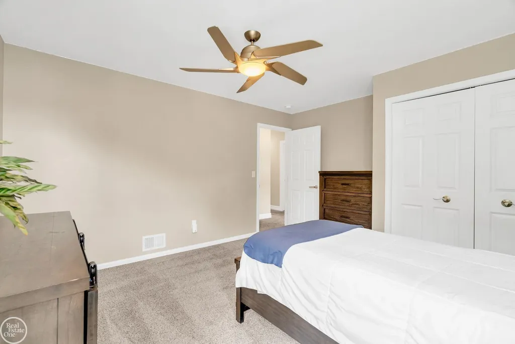 3007 Shorewood Boulevard Fort Gratiot Charter Township MI 48059