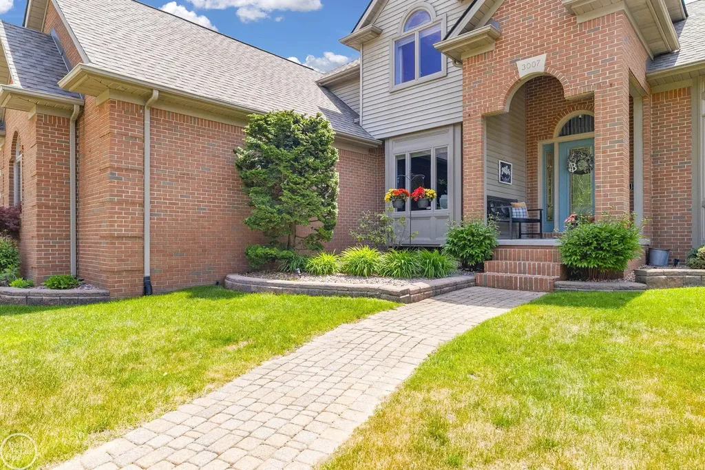 3007 Shorewood Boulevard Fort Gratiot Charter Township MI 48059