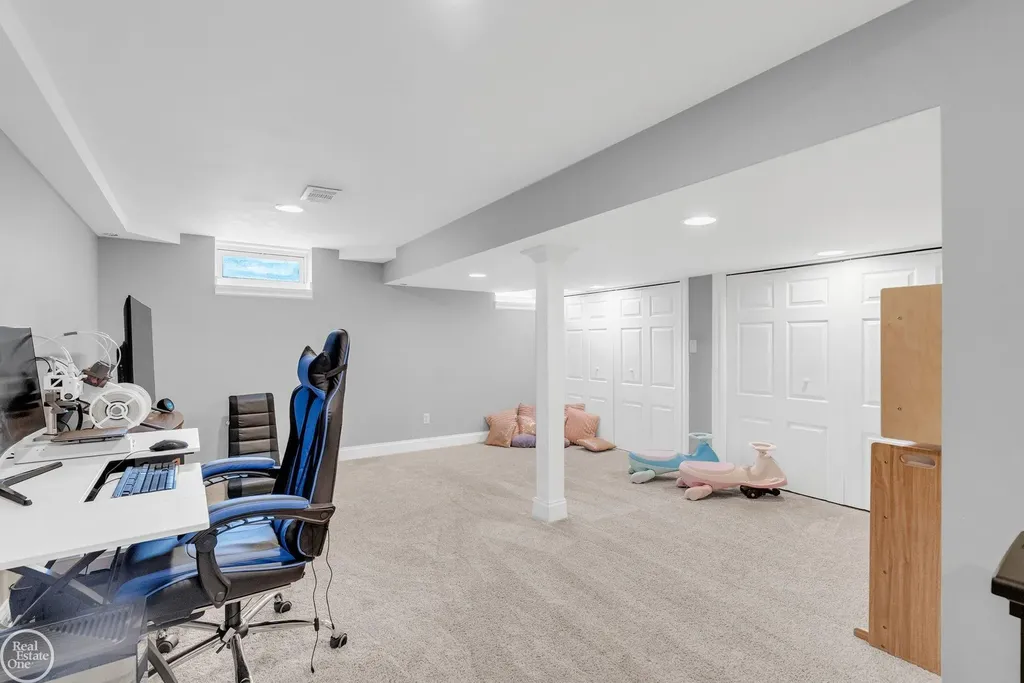 3007 Shorewood Boulevard Fort Gratiot Charter Township MI 48059