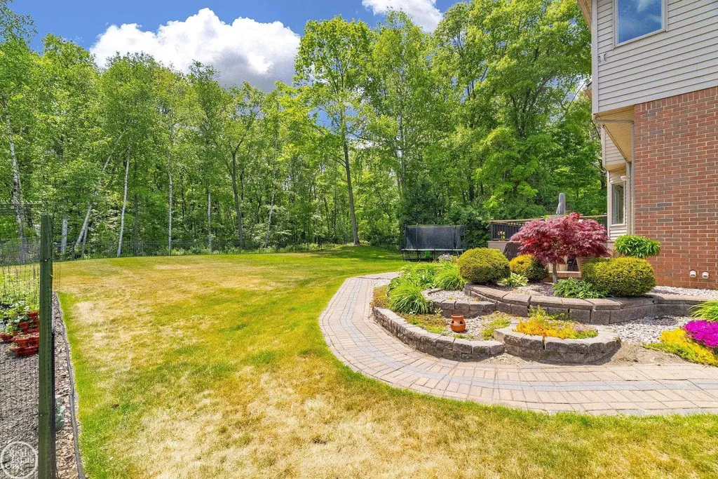 3007 Shorewood Boulevard Fort Gratiot Charter Township MI 48059