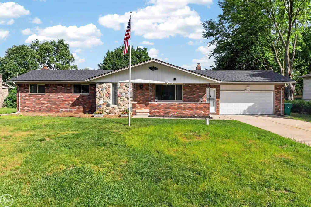 8650 Sandy Crest Drive White Lake Charter Township MI 48386