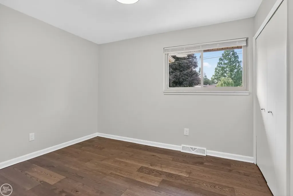 8650 Sandy Crest Drive White Lake Charter Township MI 48386
