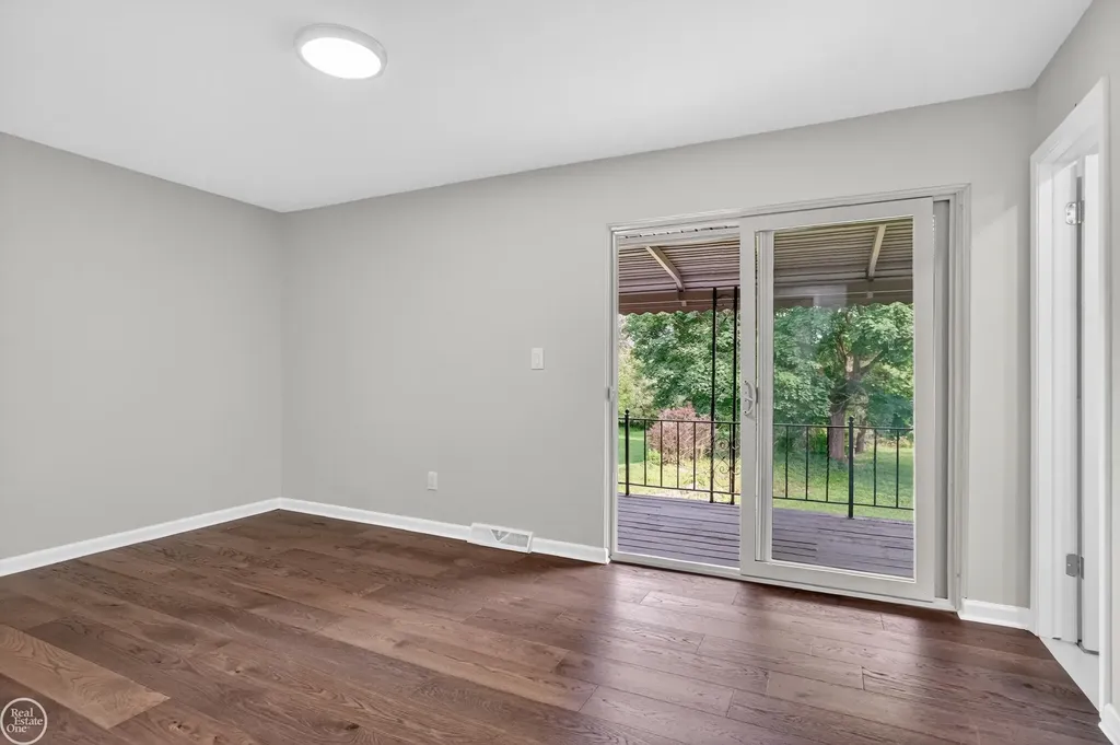 8650 Sandy Crest Drive White Lake Charter Township MI 48386