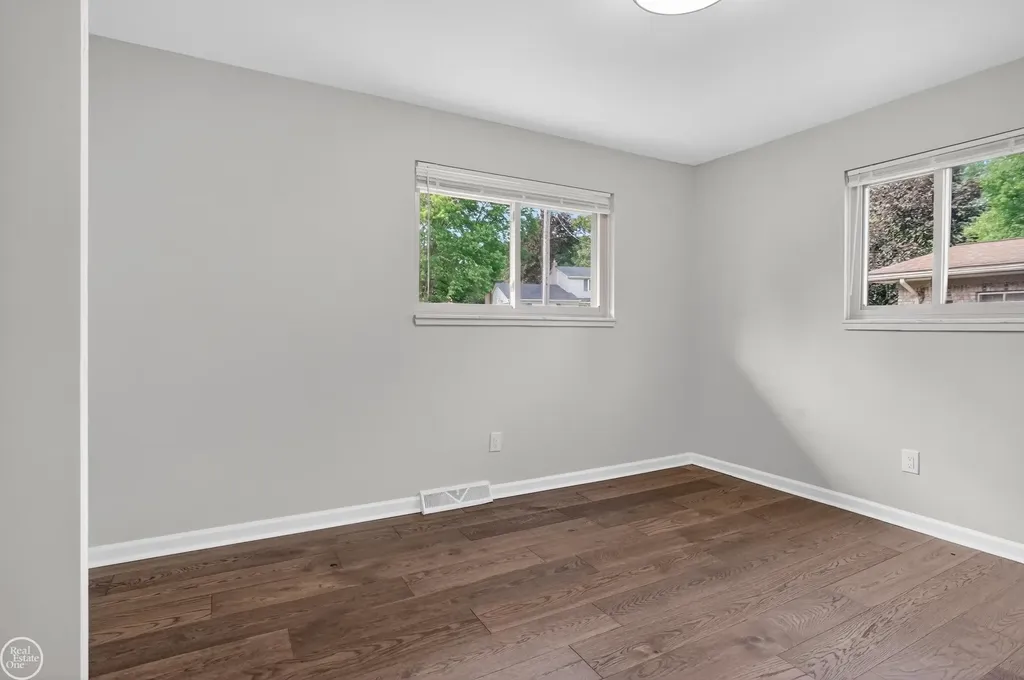 8650 Sandy Crest Drive White Lake Charter Township MI 48386