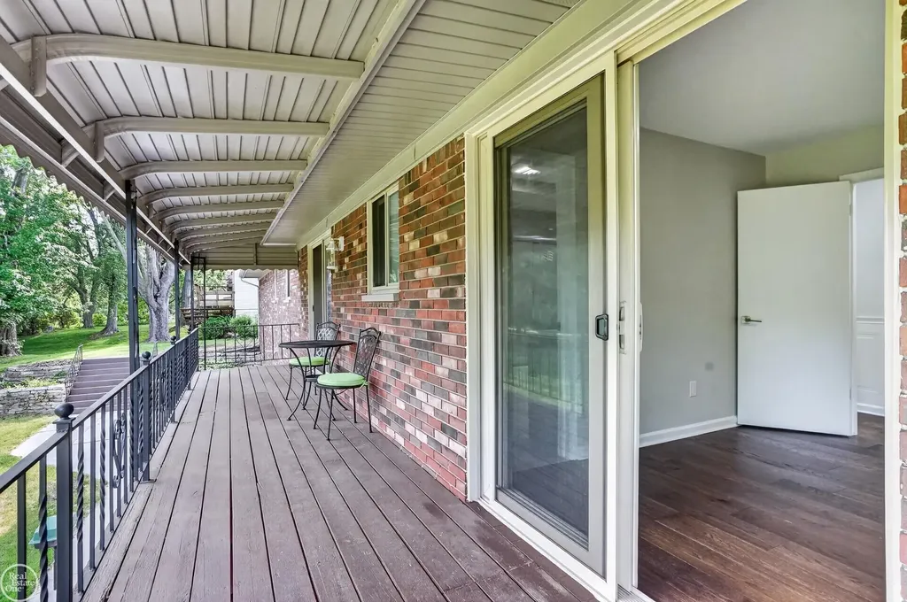 8650 Sandy Crest Drive White Lake Charter Township MI 48386