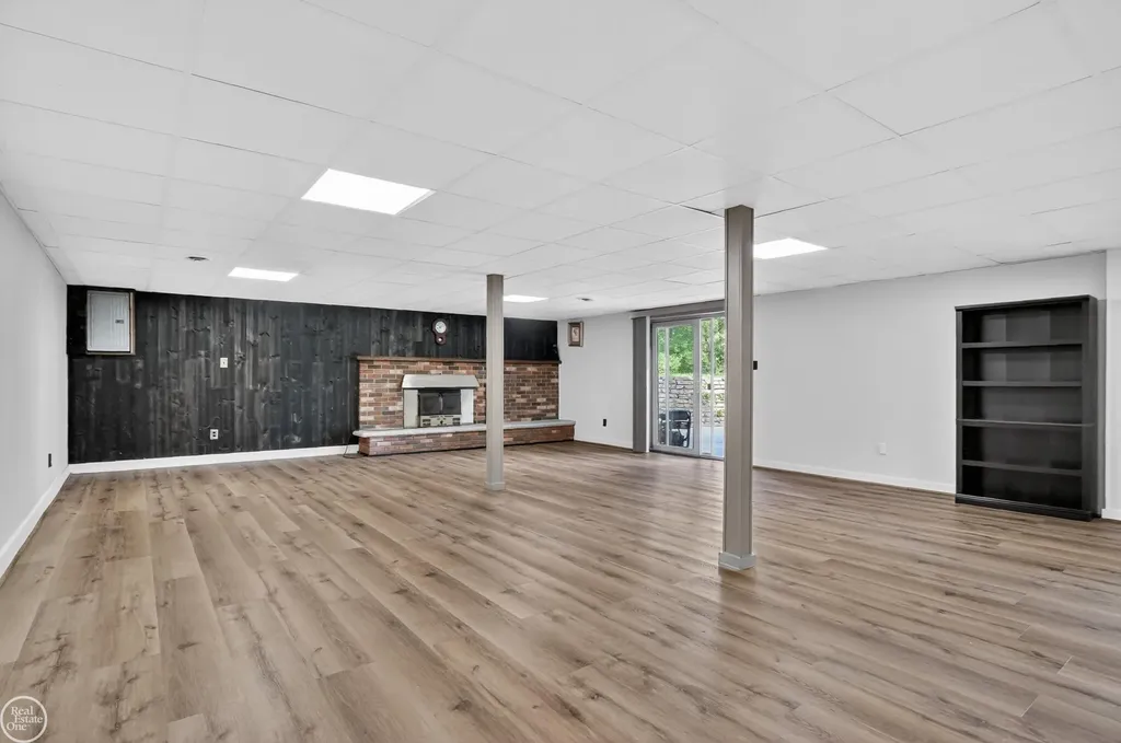 8650 Sandy Crest Drive White Lake Charter Township MI 48386