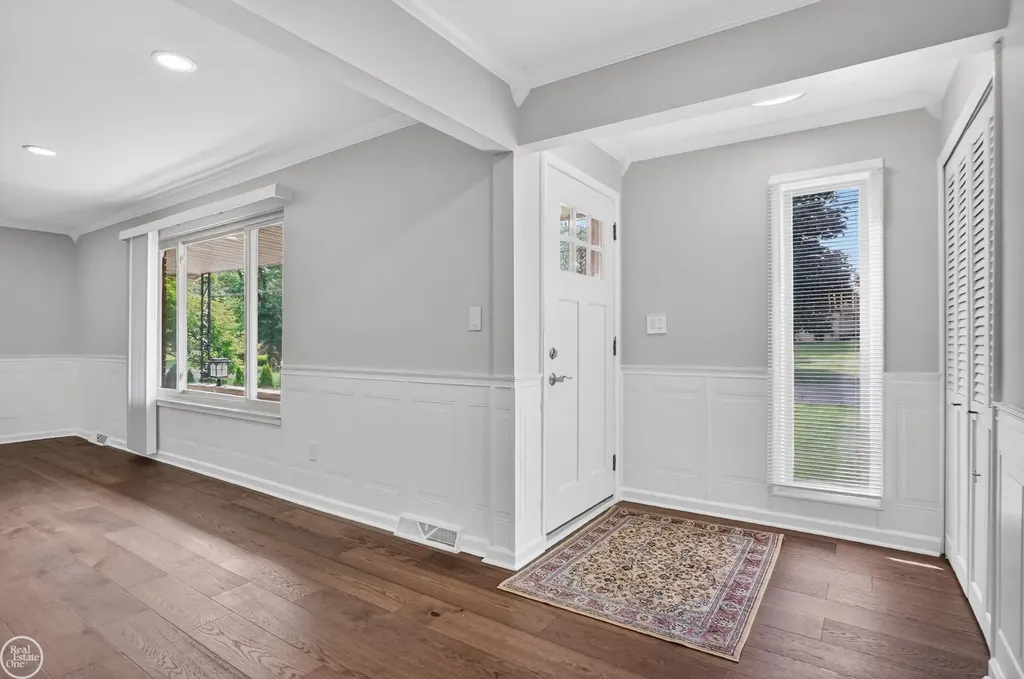 8650 Sandy Crest Drive White Lake Charter Township MI 48386
