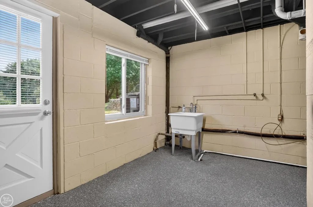 8650 Sandy Crest Drive White Lake Charter Township MI 48386