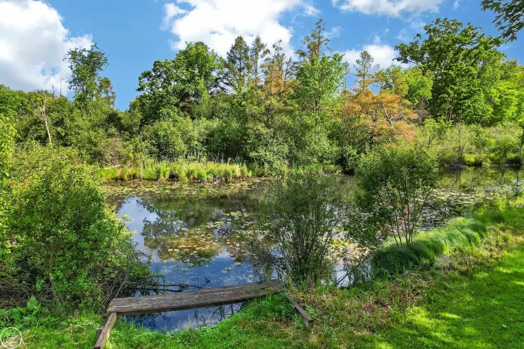 8650 Sandy Crest Drive White Lake Charter Township MI 48386