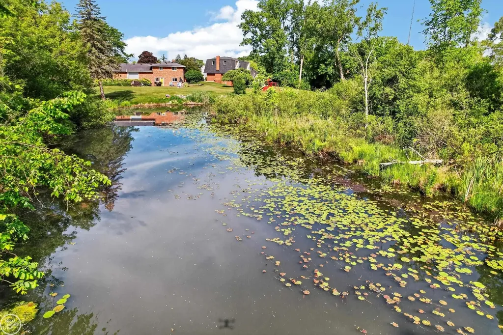 8650 Sandy Crest Drive White Lake Charter Township MI 48386