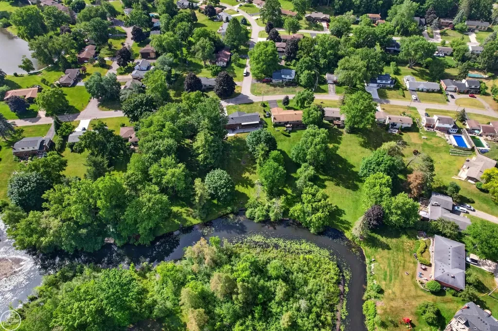 8650 Sandy Crest Drive White Lake Charter Township MI 48386