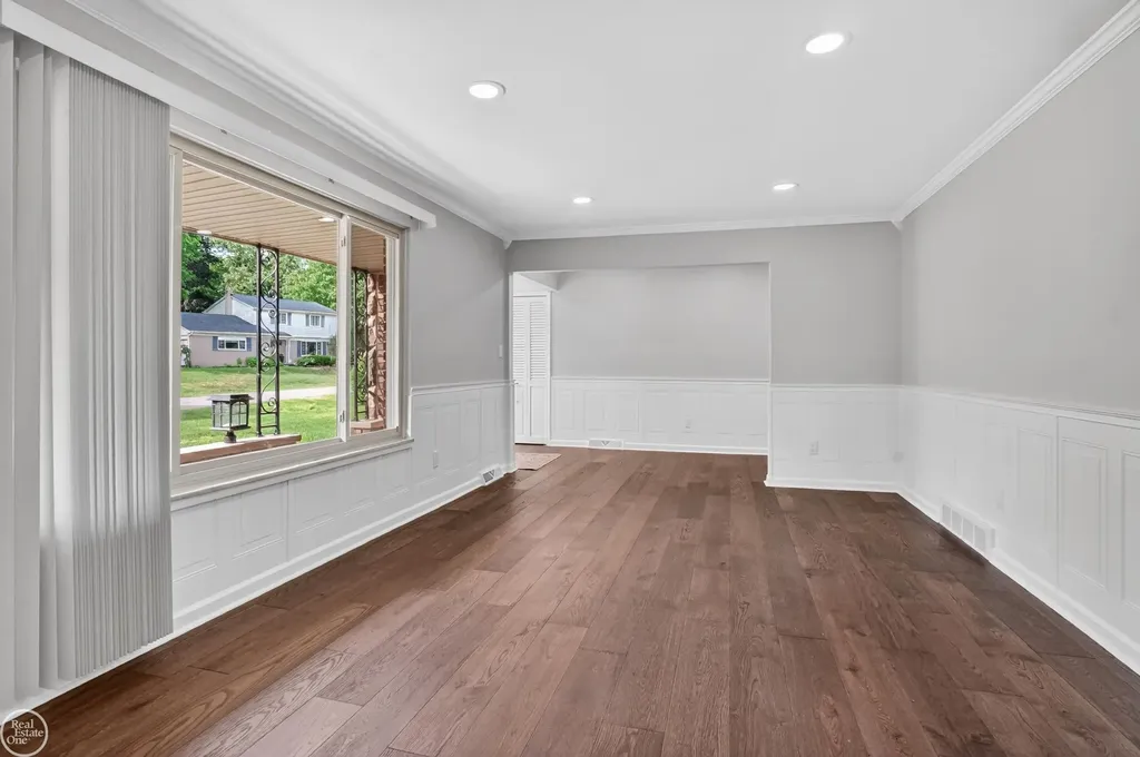 8650 Sandy Crest Drive White Lake Charter Township MI 48386
