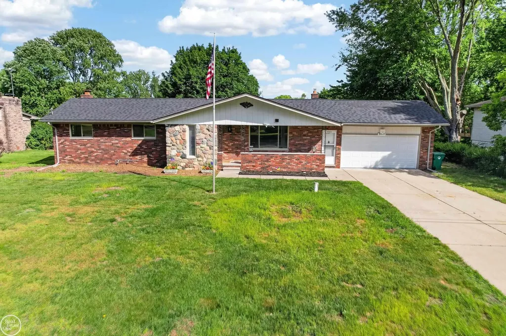 8650 Sandy Crest Drive White Lake Charter Township MI 48386
