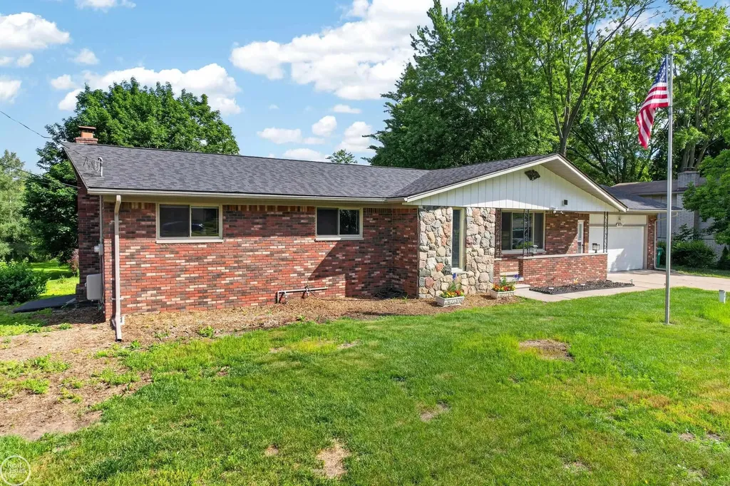 8650 Sandy Crest Drive White Lake Charter Township MI 48386