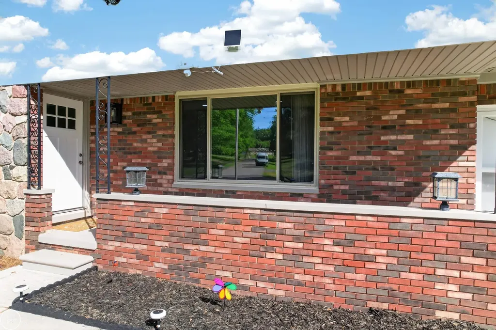 8650 Sandy Crest Drive White Lake Charter Township MI 48386