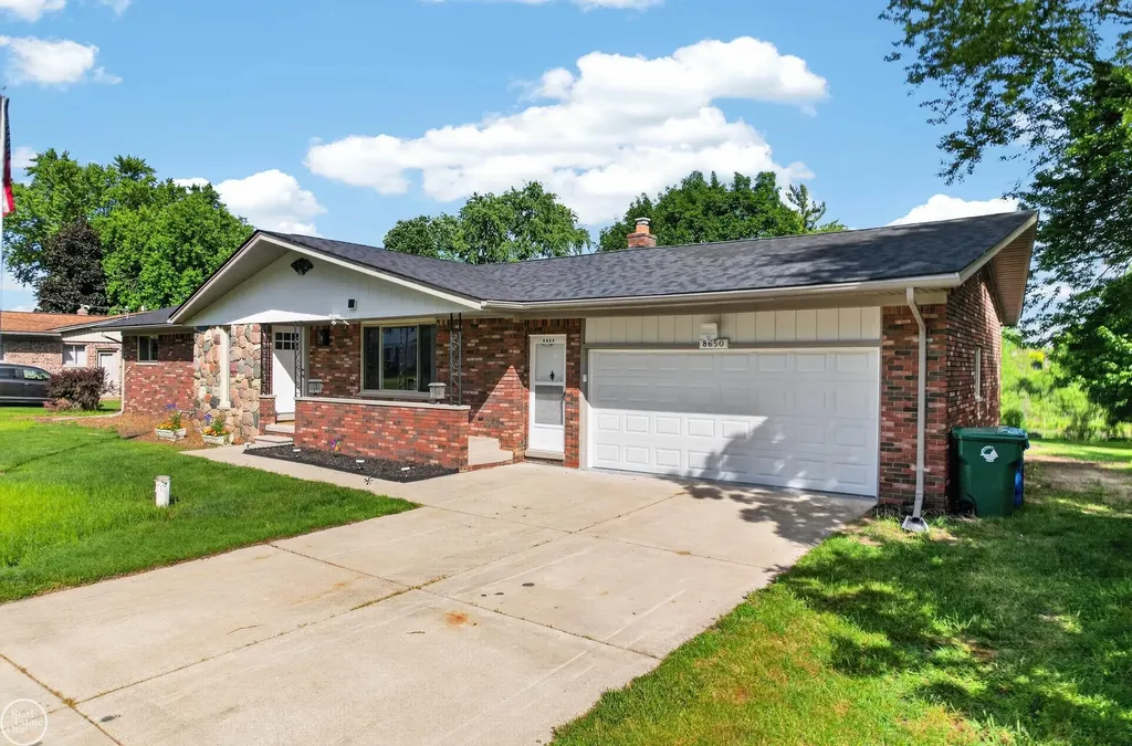 8650 Sandy Crest Drive White Lake Charter Township MI 48386
