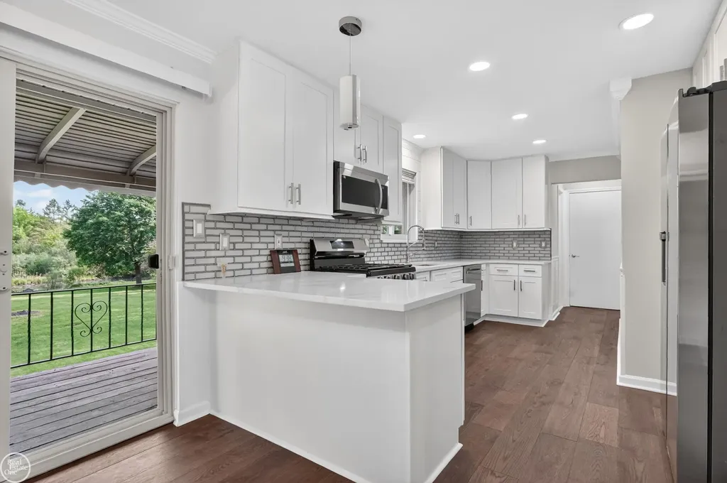 8650 Sandy Crest Drive White Lake Charter Township MI 48386