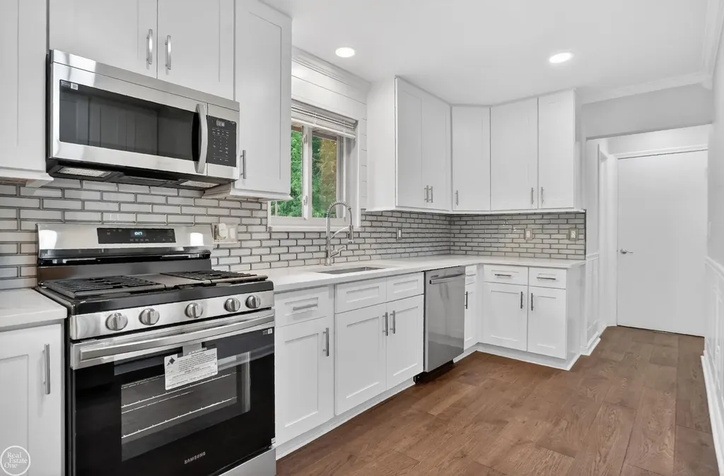 8650 Sandy Crest Drive White Lake Charter Township MI 48386