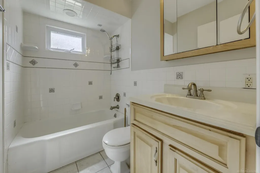 7282 Hubbard Street Lexington Village MI 48450