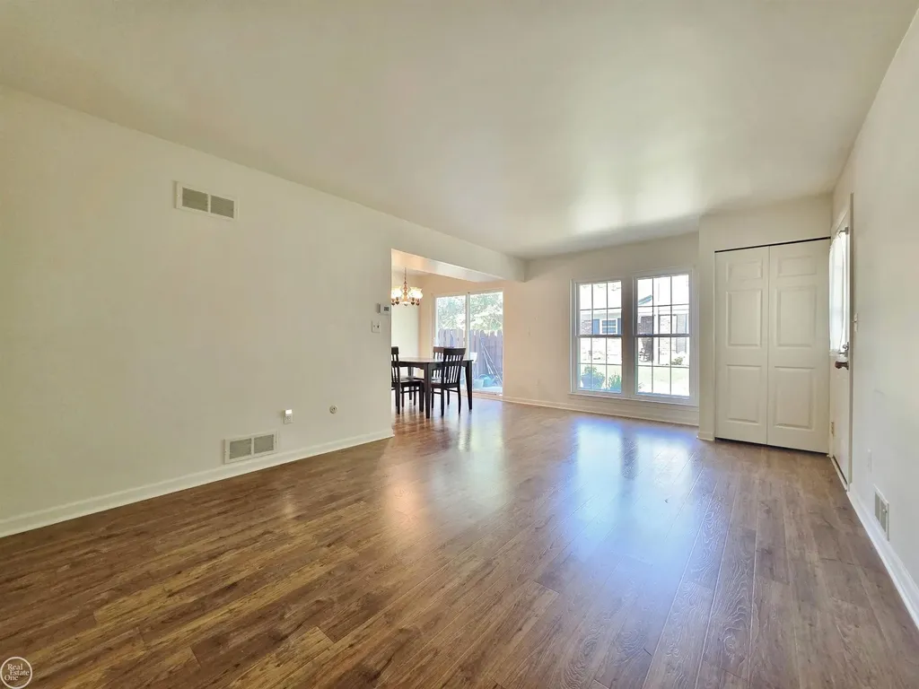 34299 Garfield Circle Fraser City MI 48026