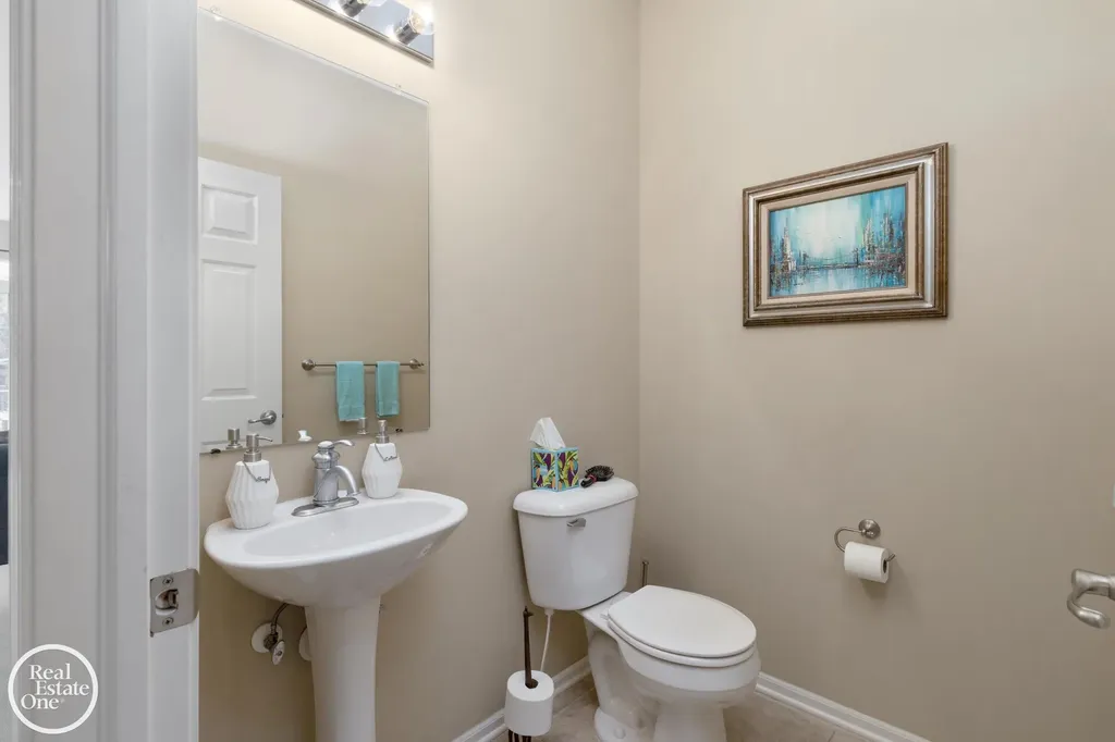 1048 Lakepointe Street Grosse Pointe Park City MI 48230