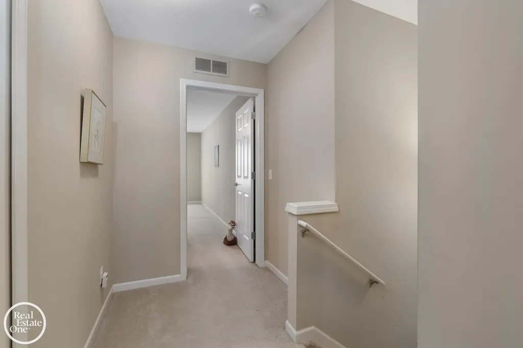 1048 Lakepointe Street Grosse Pointe Park City MI 48230