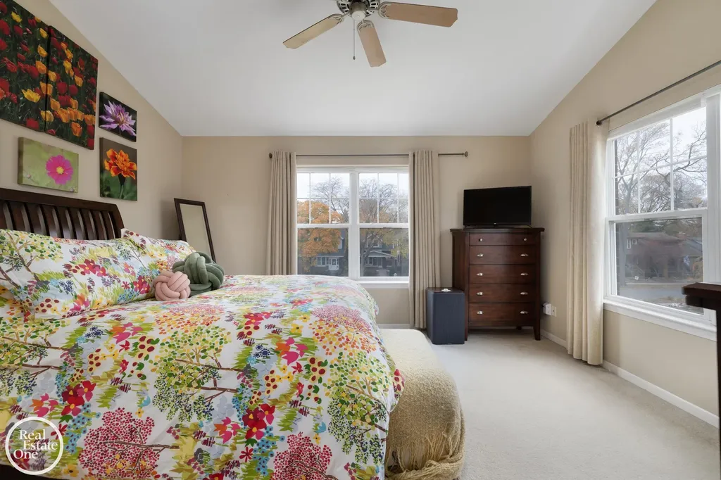 1048 Lakepointe Street Grosse Pointe Park City MI 48230