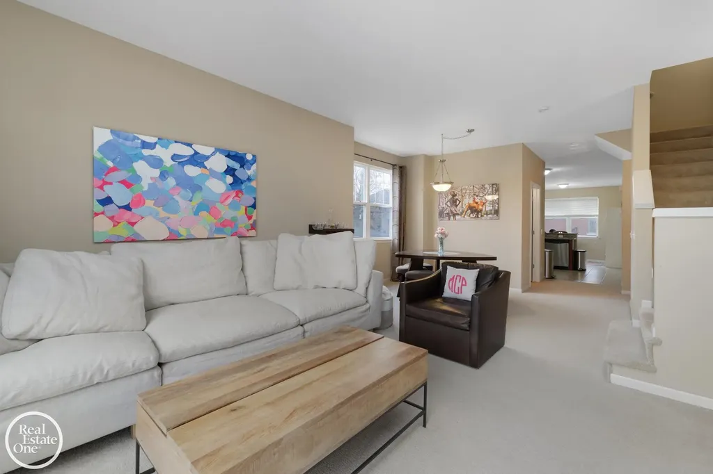 1048 Lakepointe Street Grosse Pointe Park City MI 48230