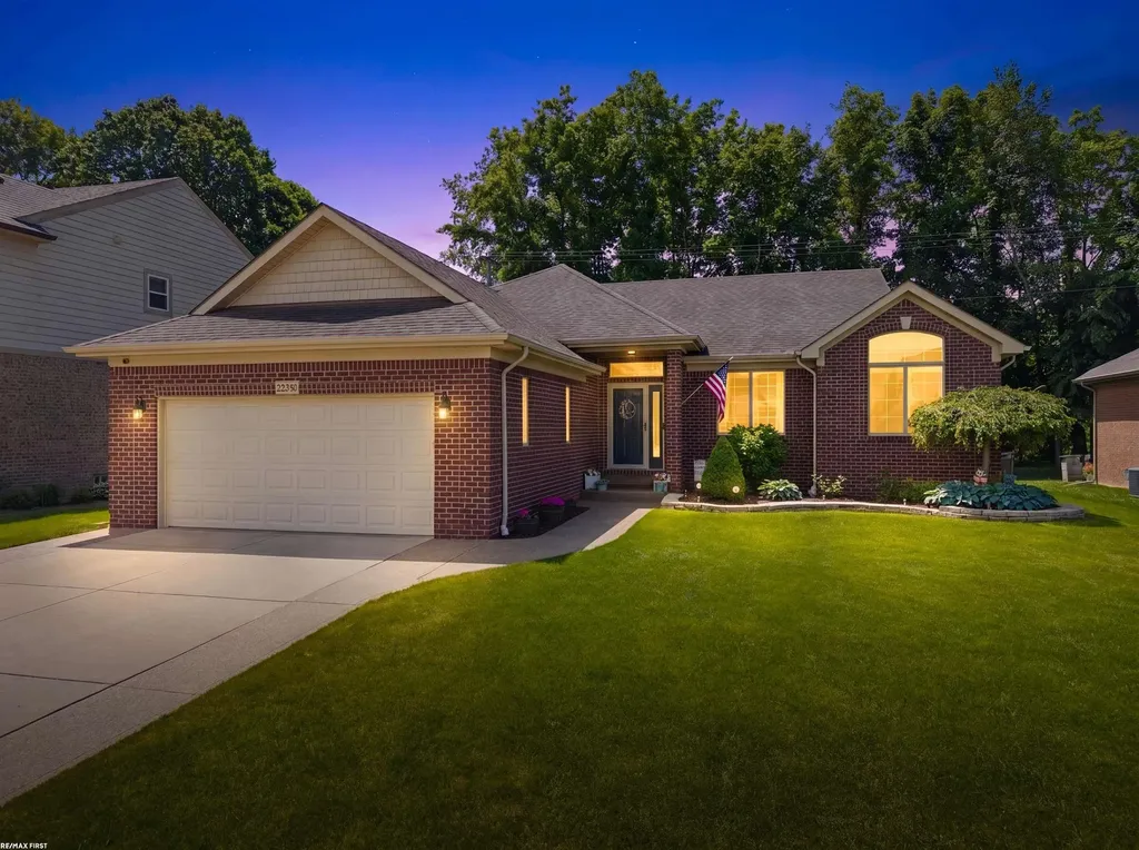 22350 Brantingham Road Macomb Township MI 48044