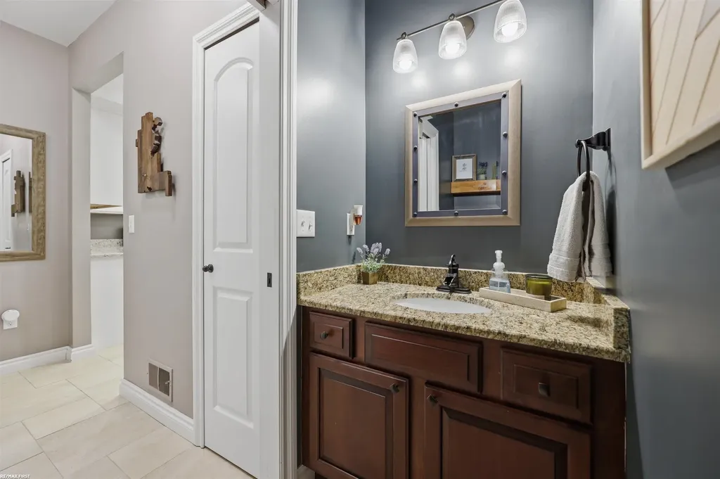 22350 Brantingham Road Macomb Township MI 48044