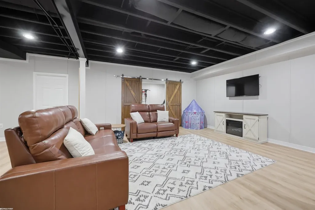 22350 Brantingham Road Macomb Township MI 48044