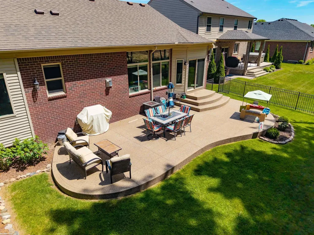 22350 Brantingham Road Macomb Township MI 48044