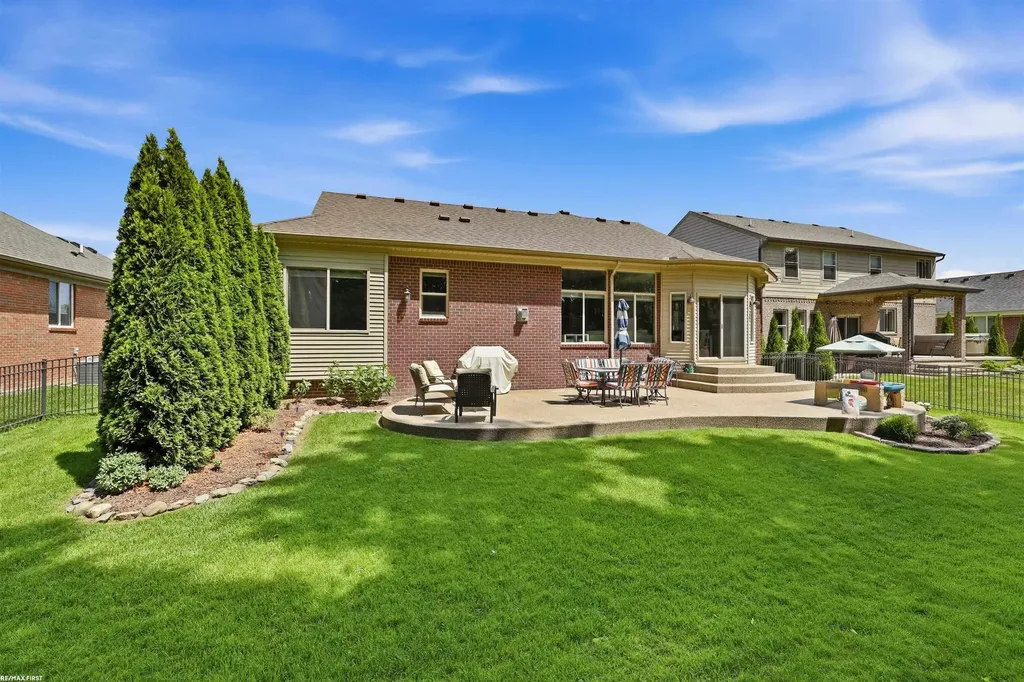 22350 Brantingham Road Macomb Township MI 48044