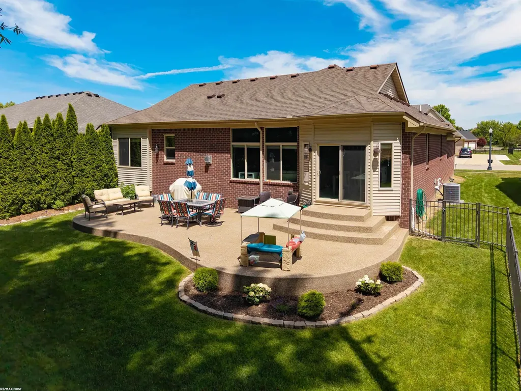 22350 Brantingham Road Macomb Township MI 48044