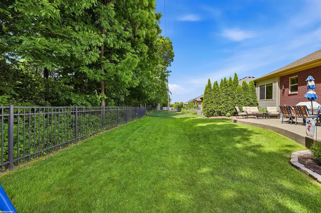 22350 Brantingham Road Macomb Township MI 48044