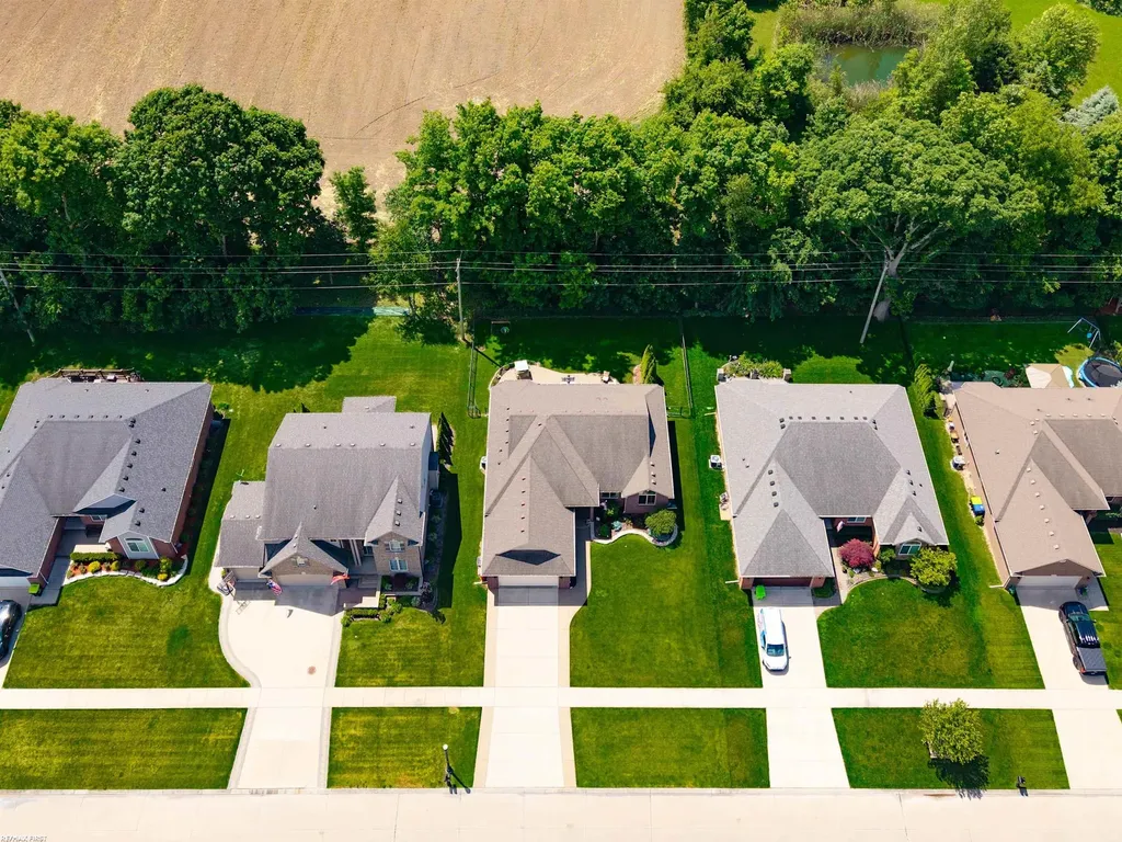 22350 Brantingham Road Macomb Township MI 48044