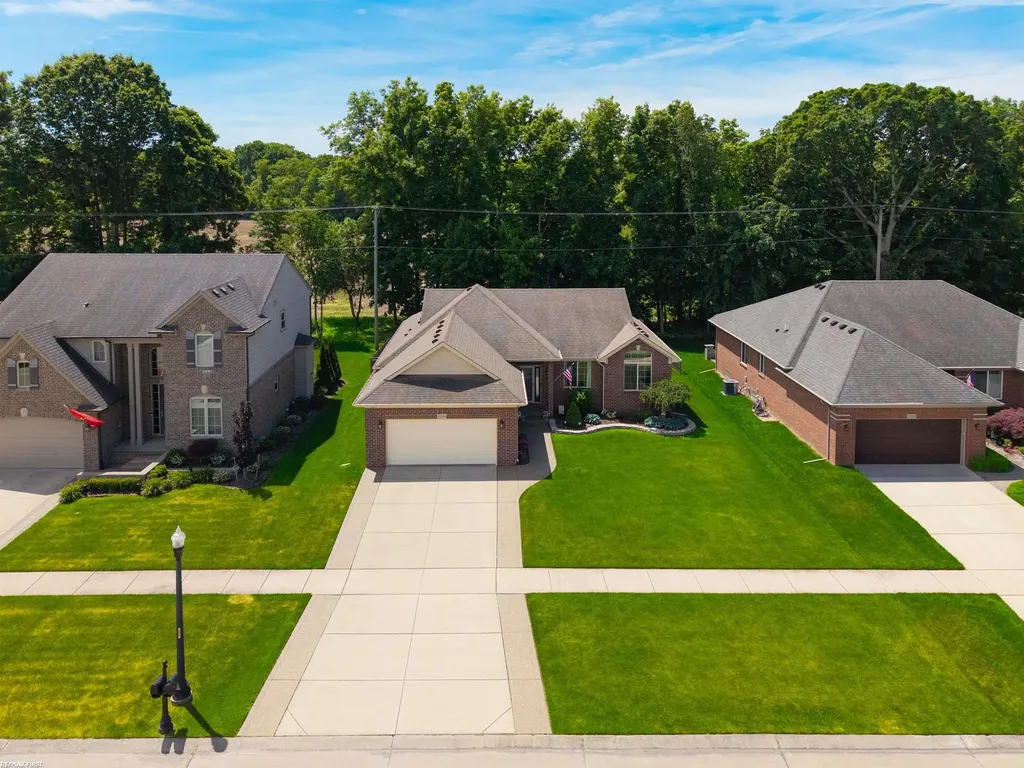 22350 Brantingham Road Macomb Township MI 48044