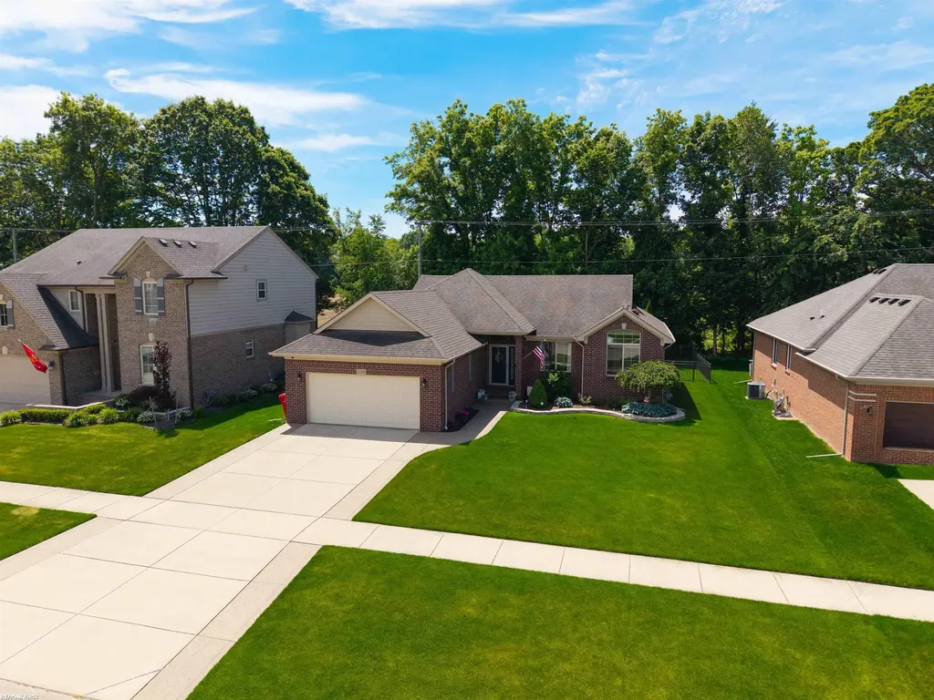 22350 Brantingham Road Macomb Township MI 48044