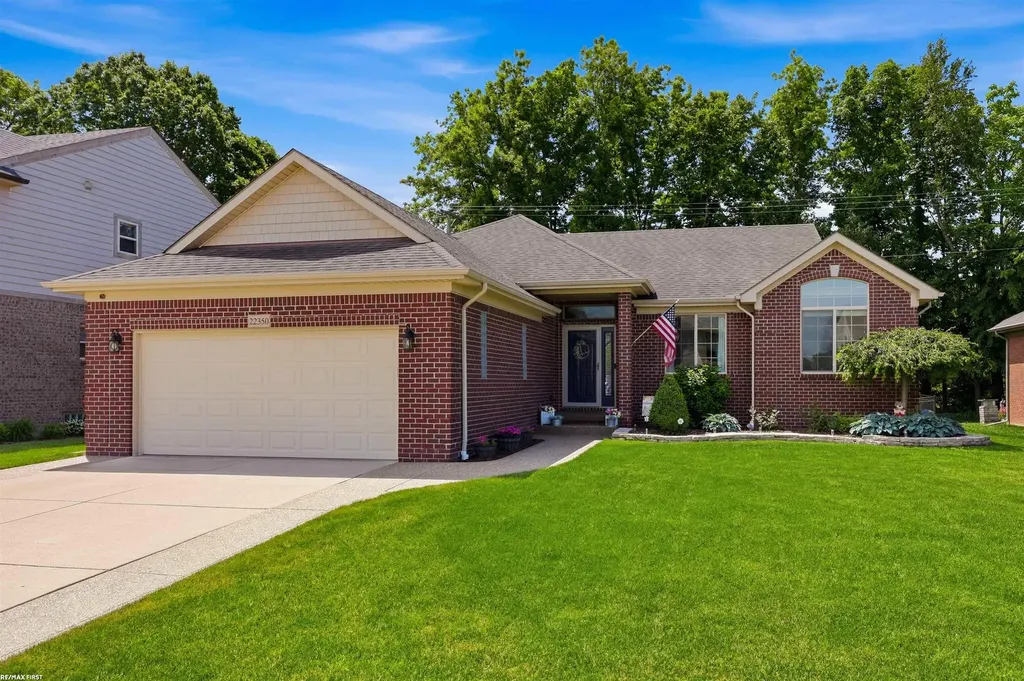 22350 Brantingham Road Macomb Township MI 48044