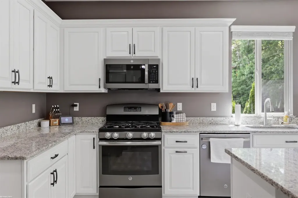 22350 Brantingham Road Macomb Township MI 48044