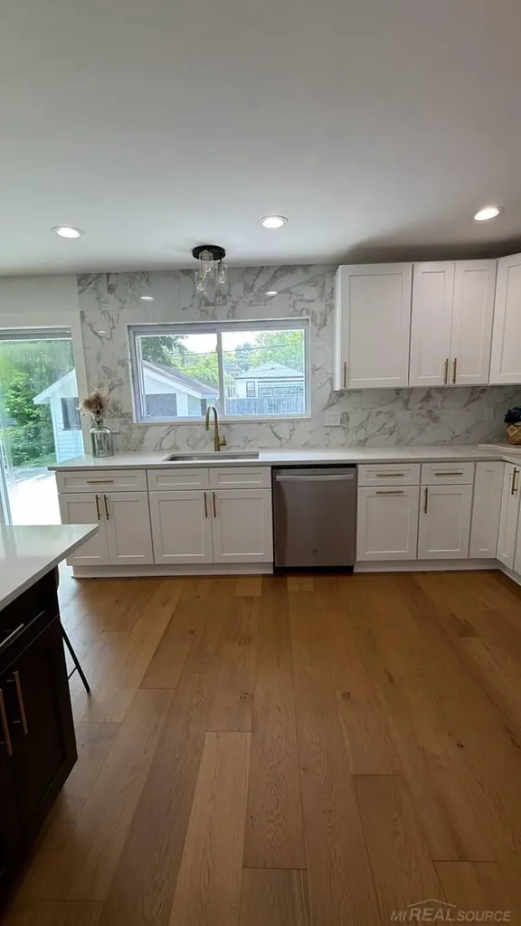 2519 Phillips Avenue Berkley City MI 48072