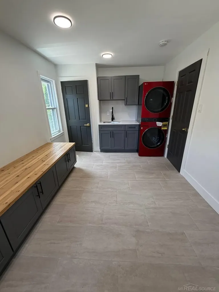 2519 Phillips Avenue Berkley City MI 48072