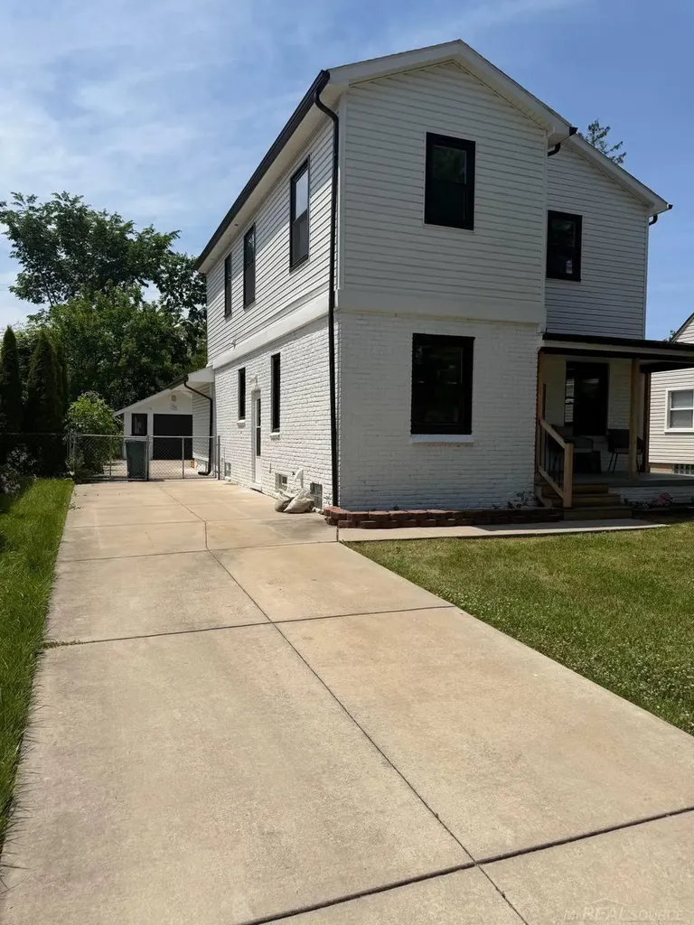 2519 Phillips Avenue Berkley City MI 48072