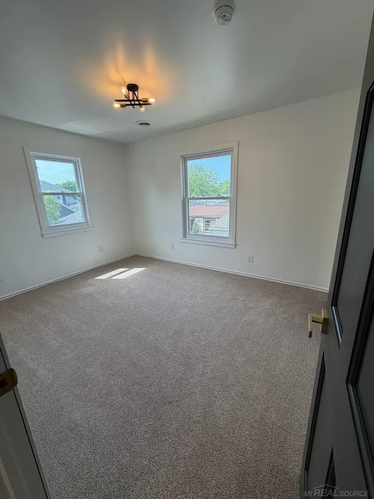 2519 Phillips Avenue Berkley City MI 48072