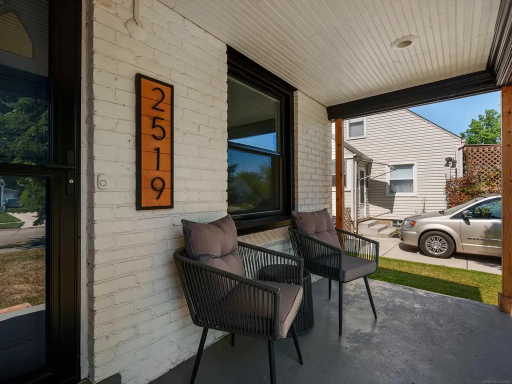 2519 Phillips Avenue Berkley City MI 48072