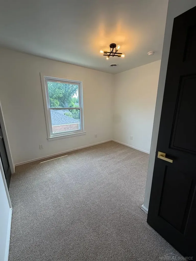 2519 Phillips Avenue Berkley City MI 48072